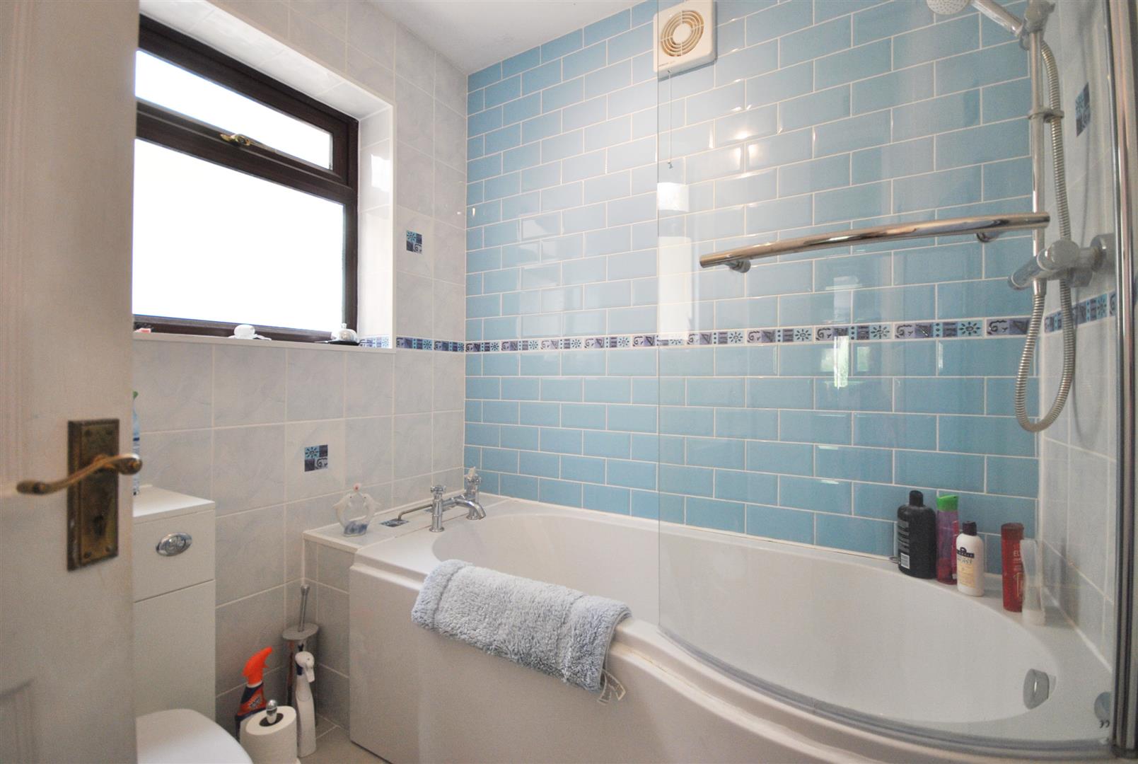 3 Bedrooms, Bungalow - Semi Detached